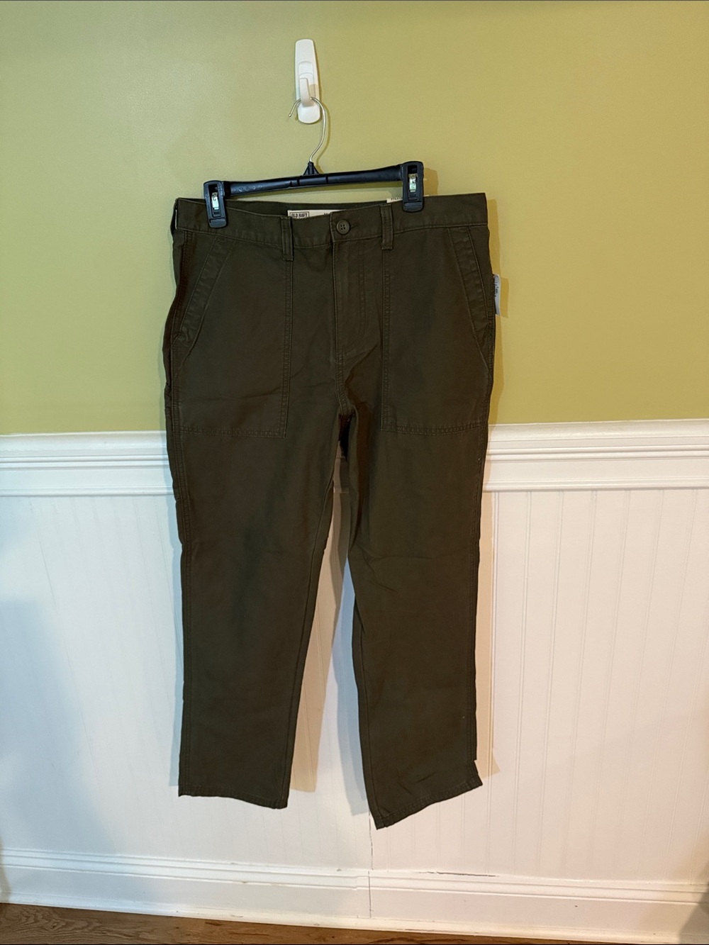 Old Navy Men's Size 34W x 32L NEW Olive Green Straight-Leg Chinos